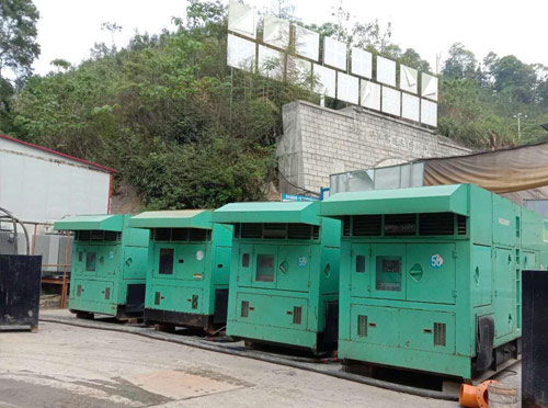 芜湖先进的应急发电机系统中智能监测和控制系统如何确保电压稳定？